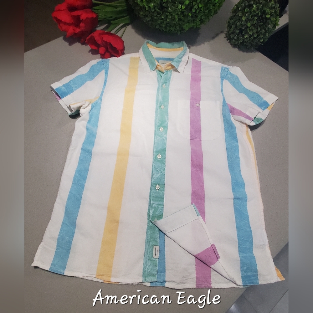 AMERICAN EAGLE Très belle chemise à manches courtes rayée